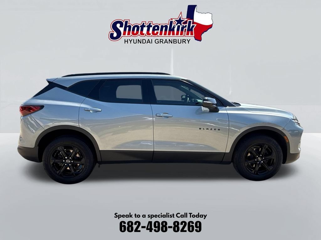 Used 2024 Chevrolet Blazer LT w/ Midnight/Sport Edition FWD image 5
