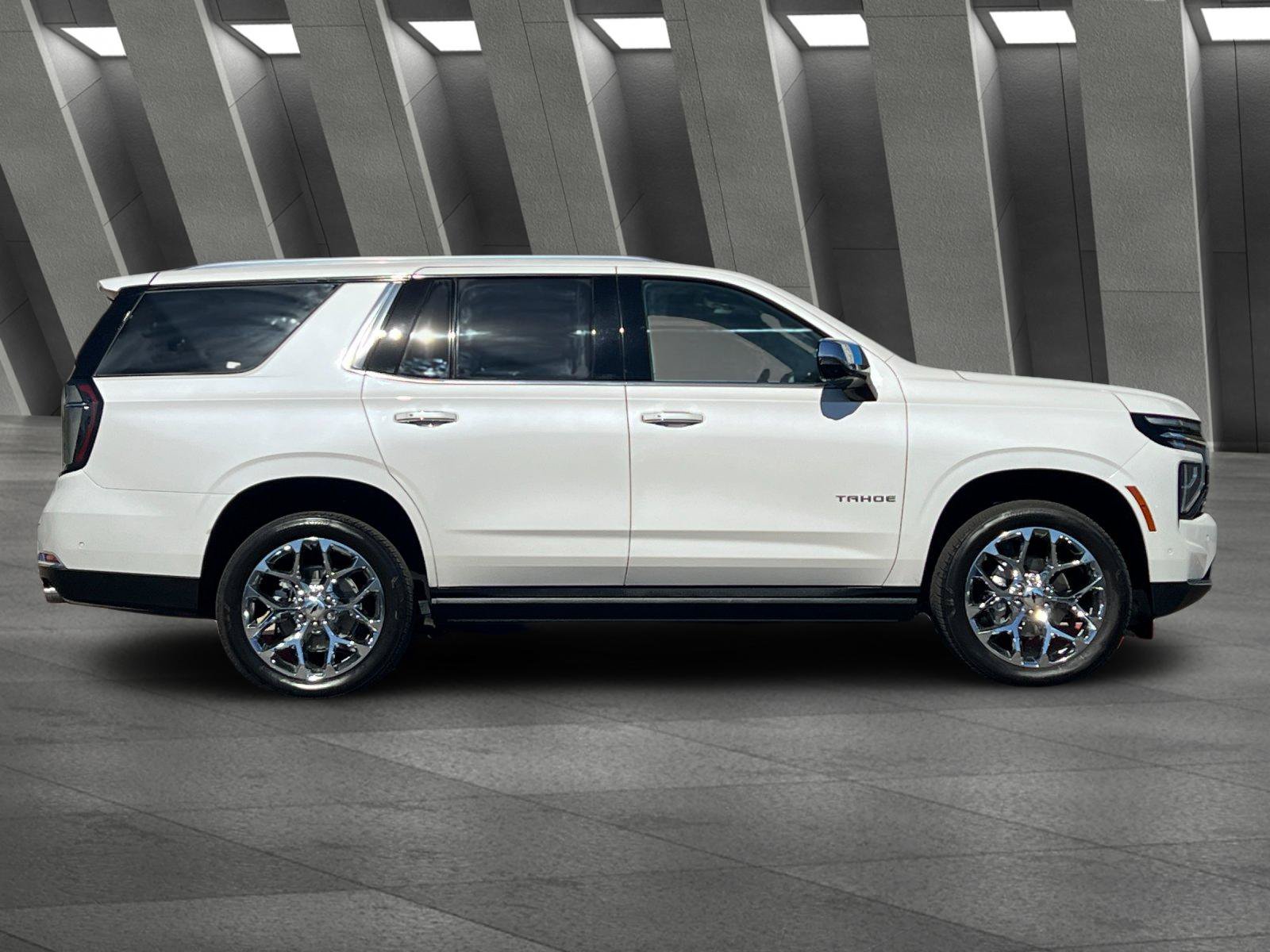 Used 2025 Chevrolet Tahoe Premier AWD/4WD image 3