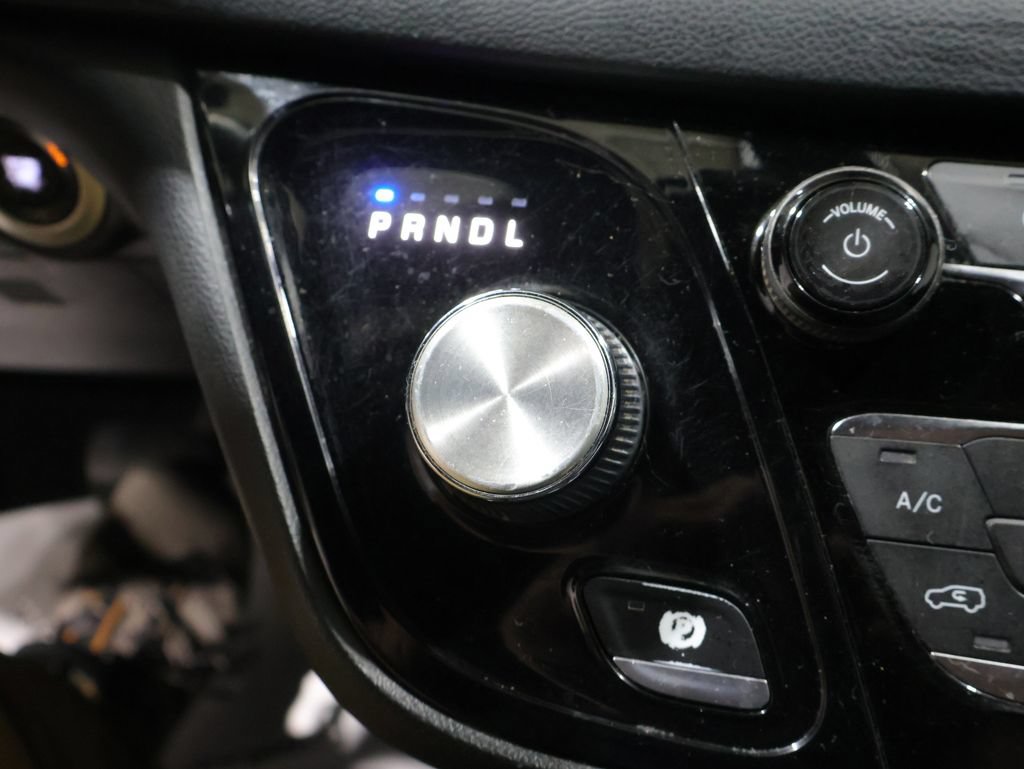 Used 2019 Chrysler Pacifica Touring-L Plus w/ S Appearance Package FWD image 28