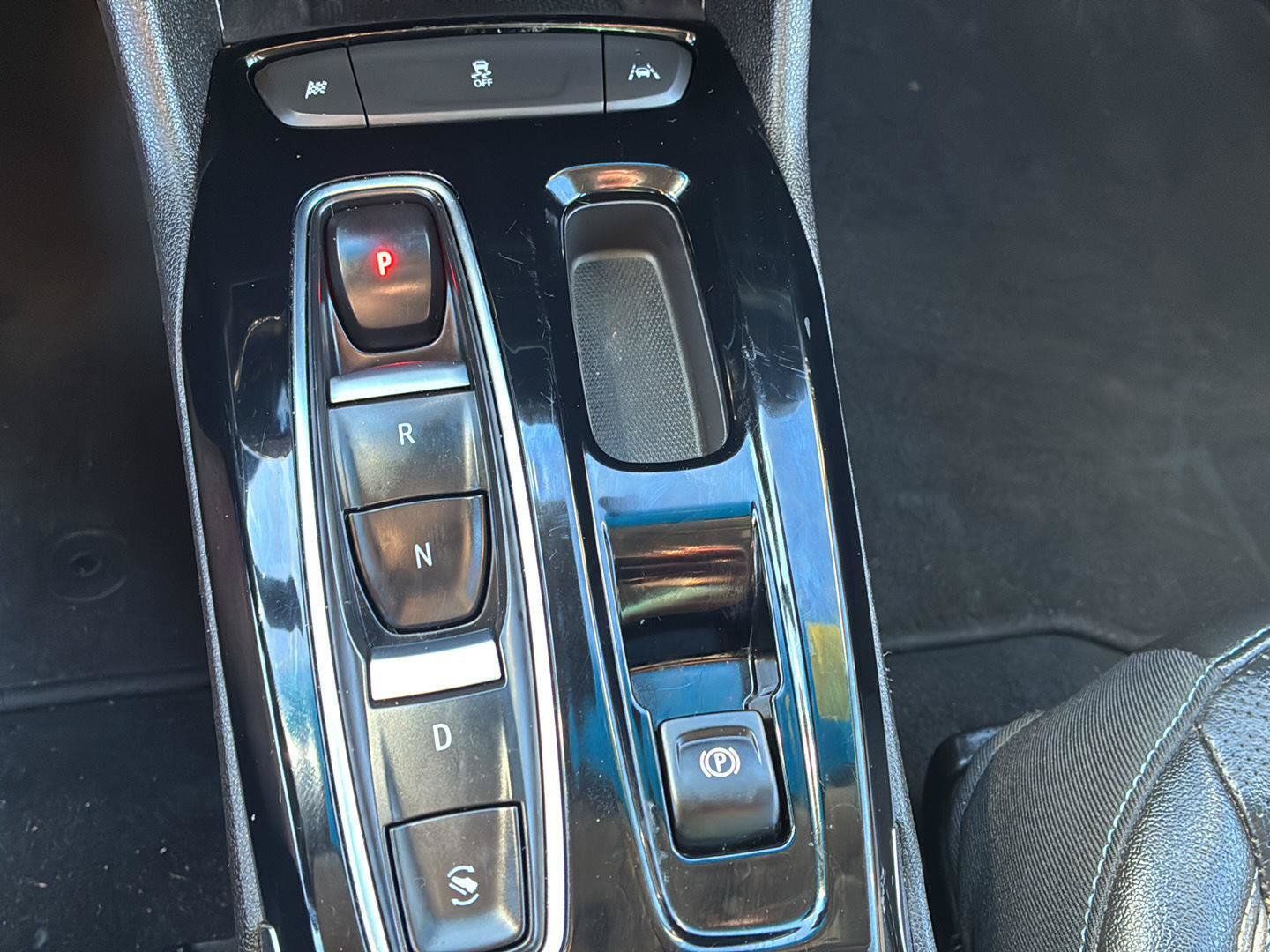 Used 2022 Chevrolet Bolt LT w/ Infotainment Package FWD image 28
