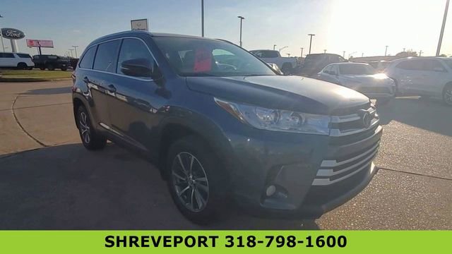 Used 2019 Toyota Highlander XLE FWD image 2