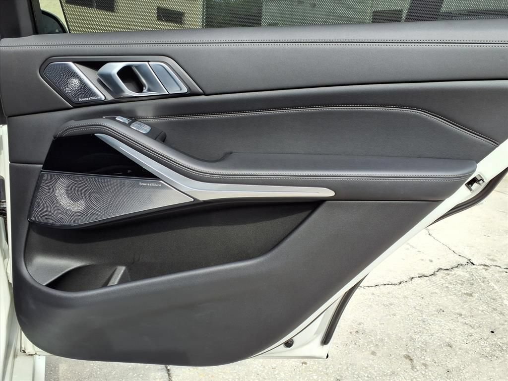 Used 2023 BMW X7 xDrive40i w/ Executive Package AWD/4WD image 12