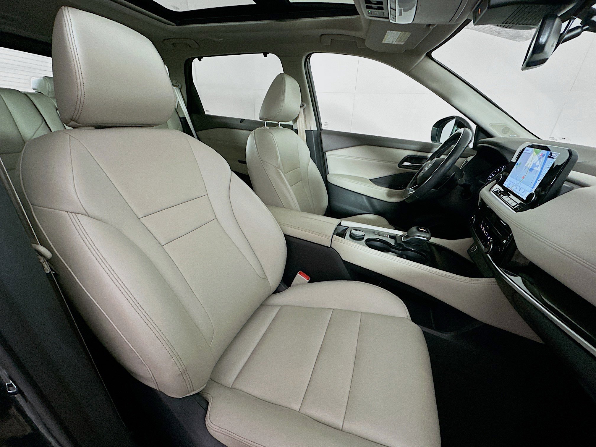 Used 2023 Nissan Rogue SL w/ SL Premium Package image 32