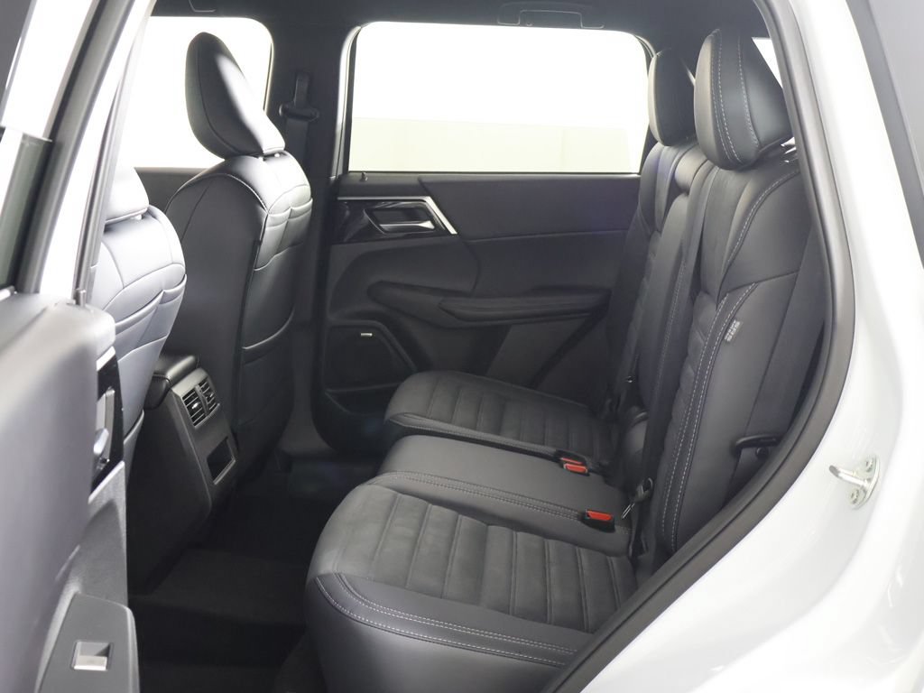 New 2026 Mitsubishi Outlander LE AWD/4WD image 31