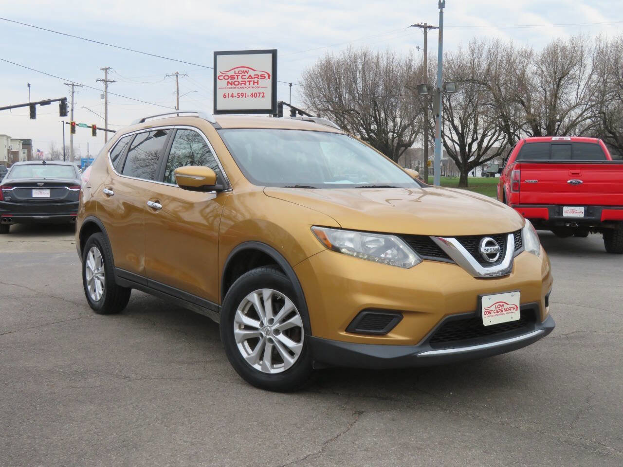 Used 2014 Nissan Rogue SV image 1