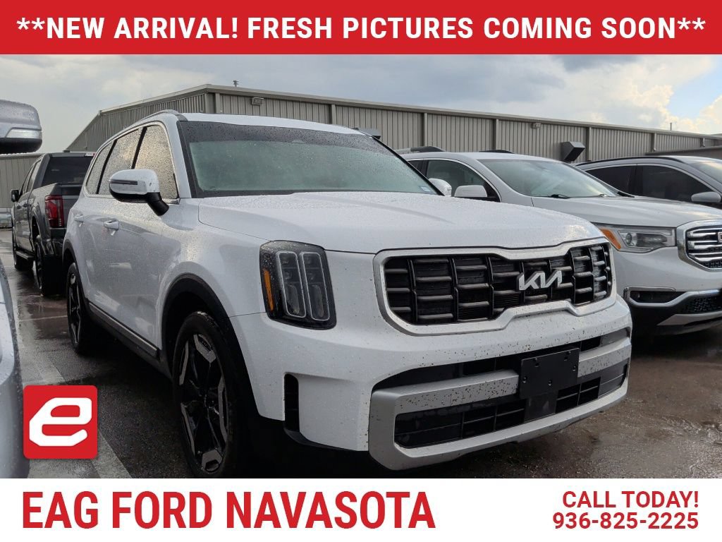 Used 2023 Kia Telluride S w/ S Sunroof Package