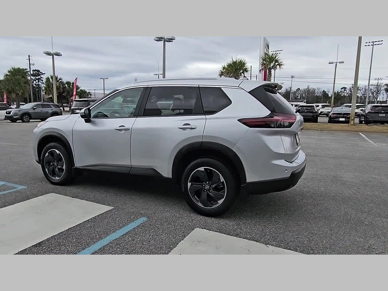 Used 2024 Nissan Rogue SV w/ SV Premium Package image 28