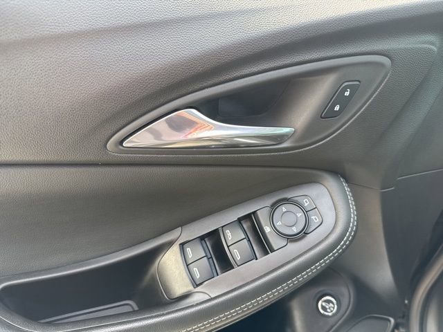 Used 2023 Buick Encore GX Select w/ Sport Touring Package image 18