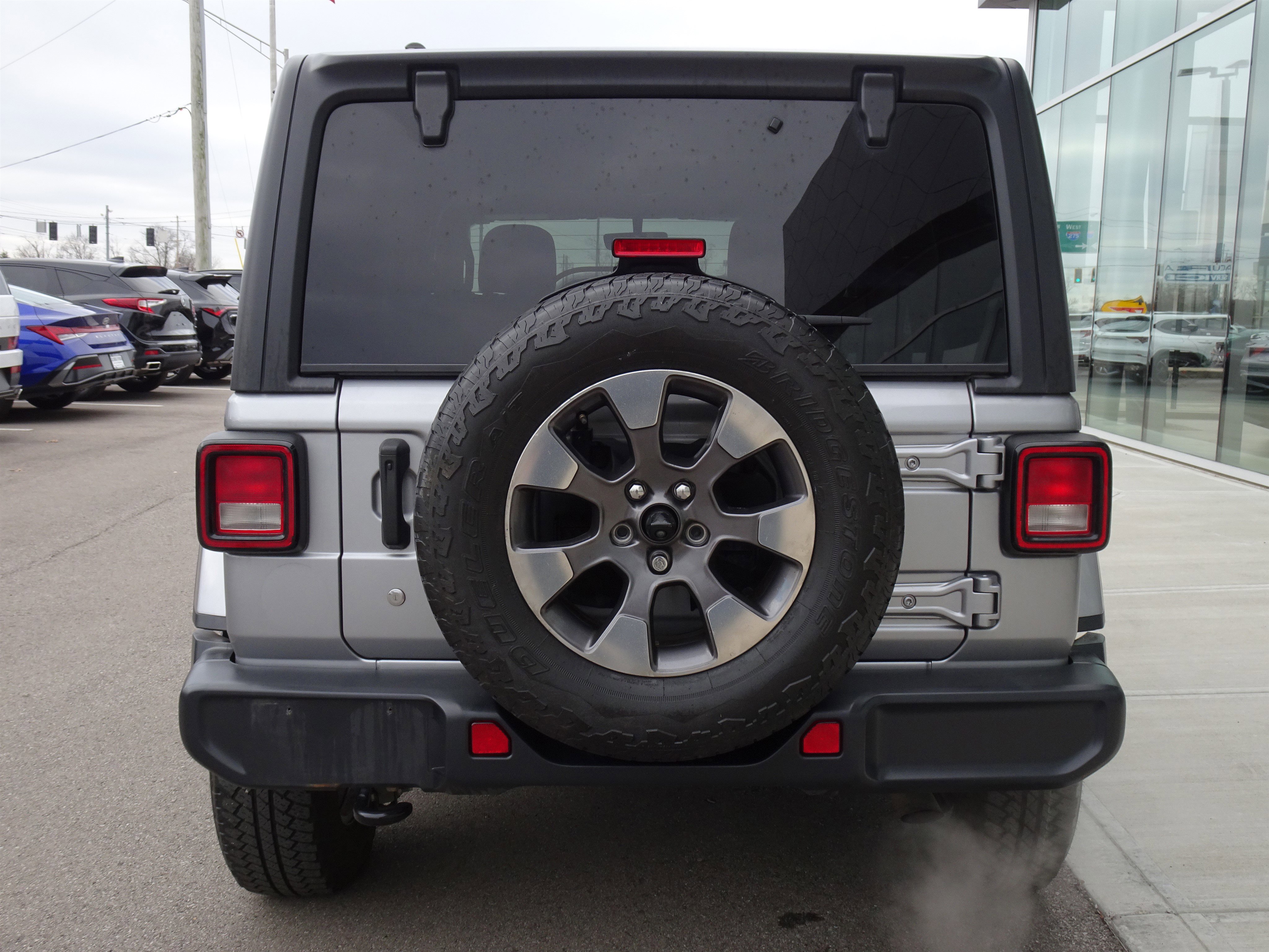 Used 2019 Jeep Wrangler Unlimited Sahara image 4