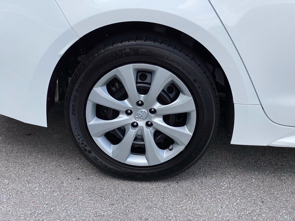 Used 2022 Toyota Corolla LE FWD image 9