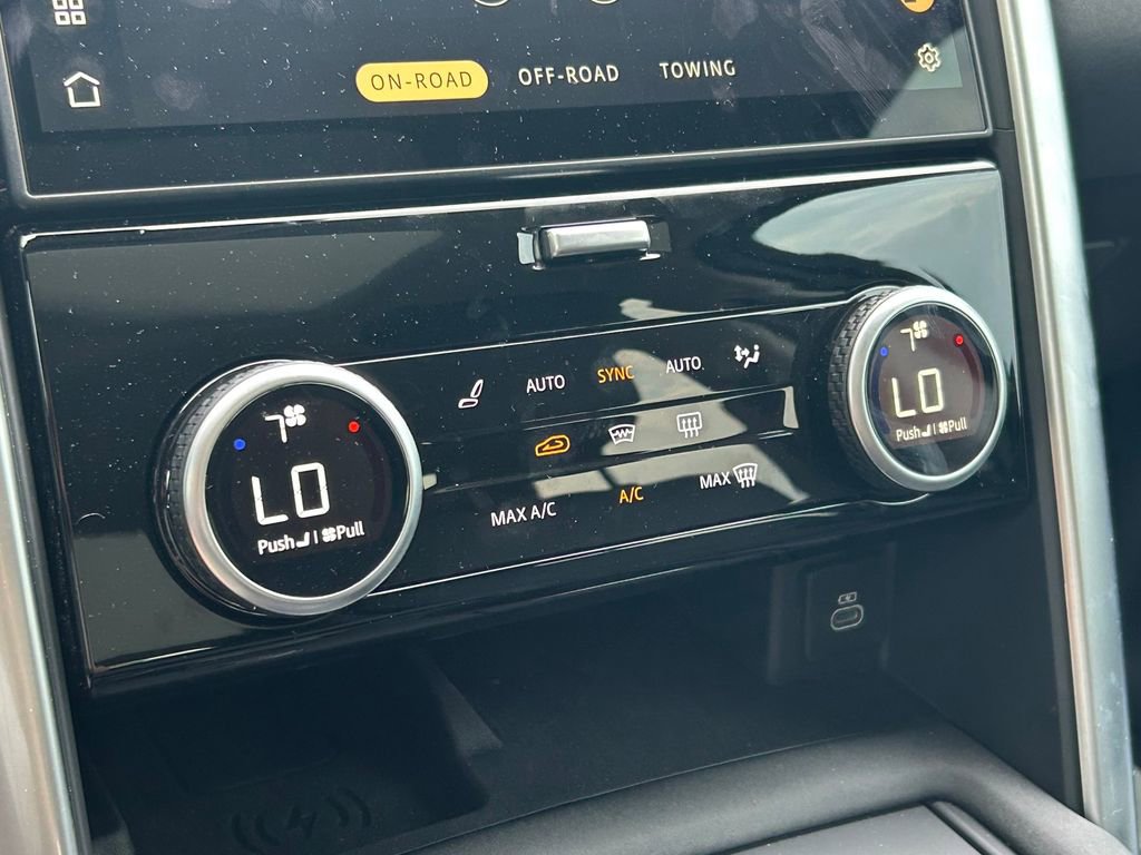 Used 2024 Land Rover Discovery S image 36