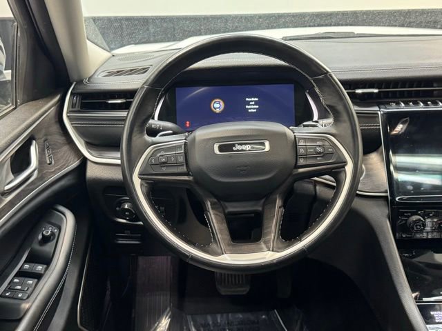 Used 2022 Jeep Grand Cherokee Limited image 8