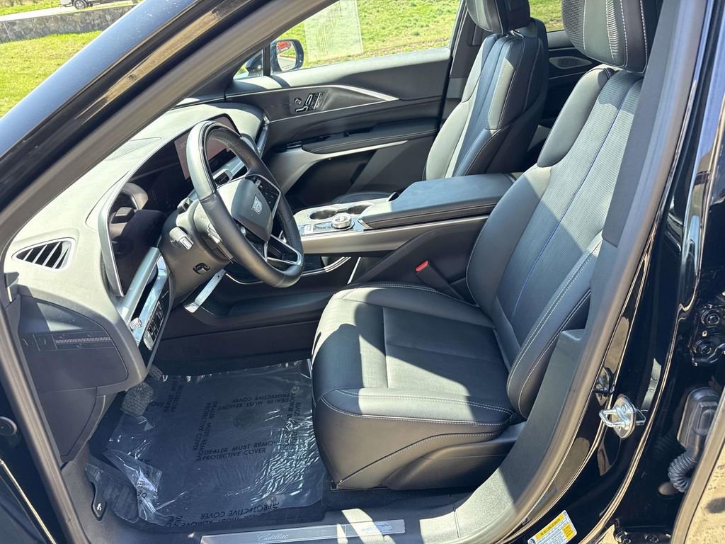 Certified 2025 Cadillac Lyriq Sport w/ LPO, Floor Liner Package AWD/4WD image 6