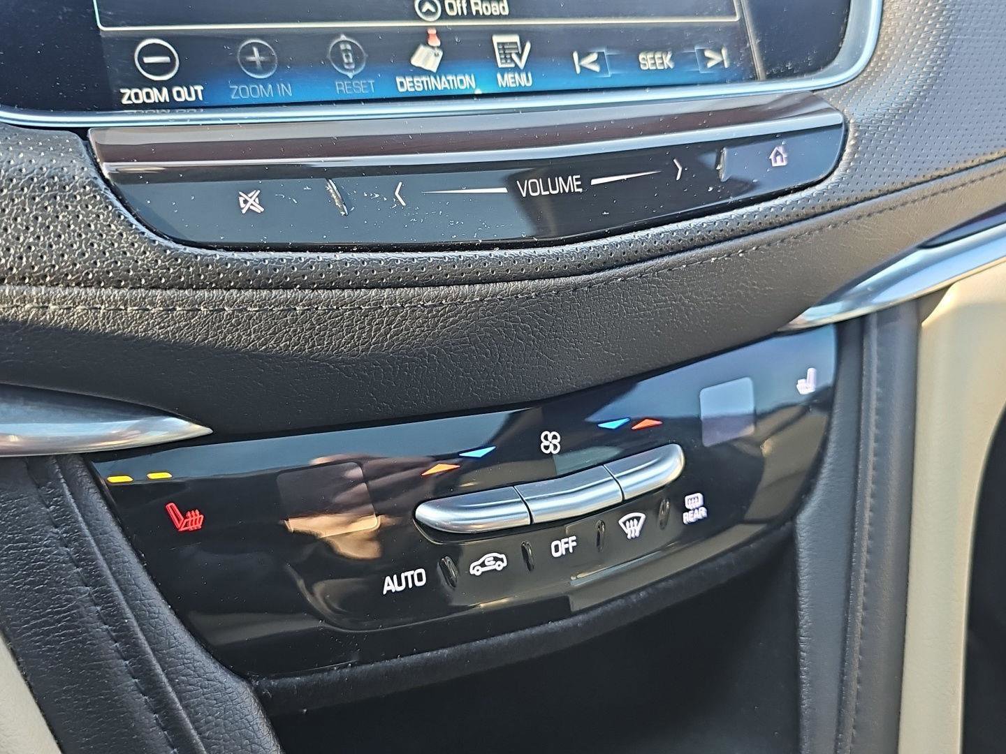 Used 2018 Cadillac XT5 Luxury w/ Driver Awareness Package image 19