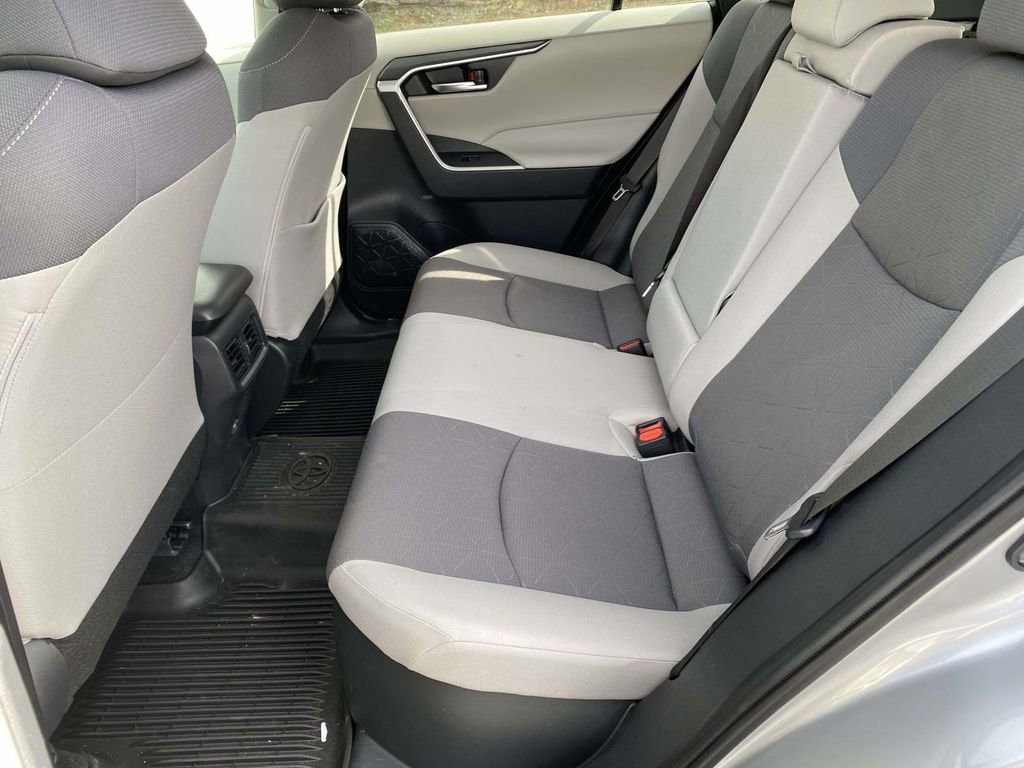 Used 2025 Toyota RAV4 XLE AWD/4WD image 6