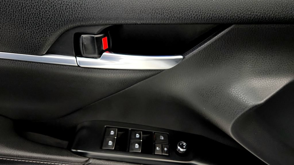 Used 2019 Toyota Camry XSE w/ Navigation Package FWD image 24