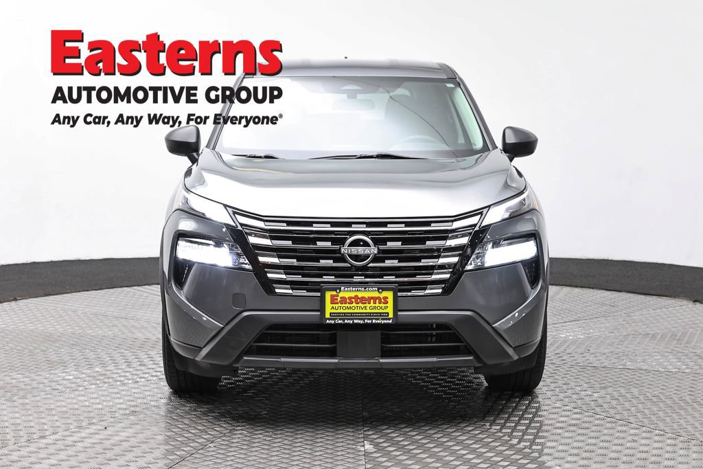 Used 2024 Nissan Rogue S image 2