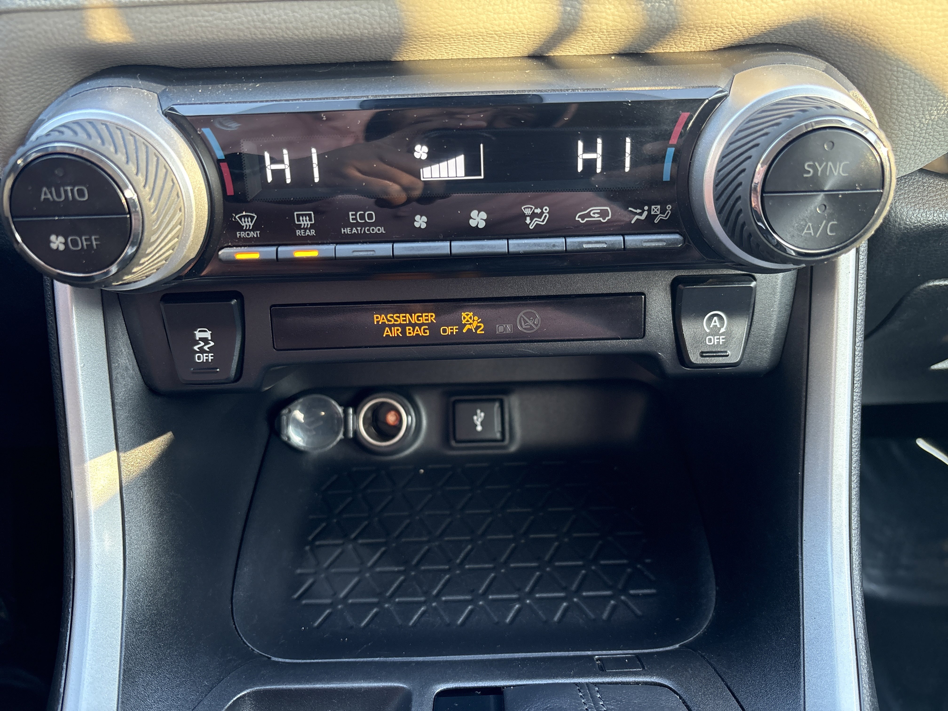 Used 2021 Toyota RAV4 XLE w/ Carpet Mat Package (TMS) image 24