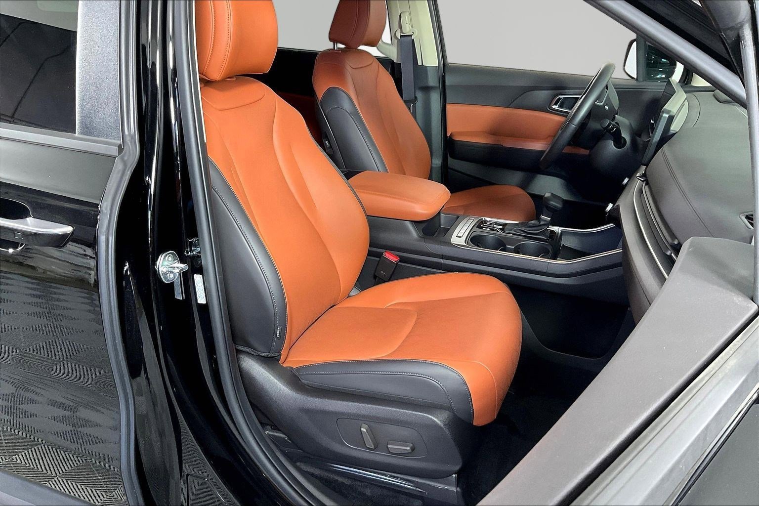 Certified 2026 Kia Carnival EX FWD image 29