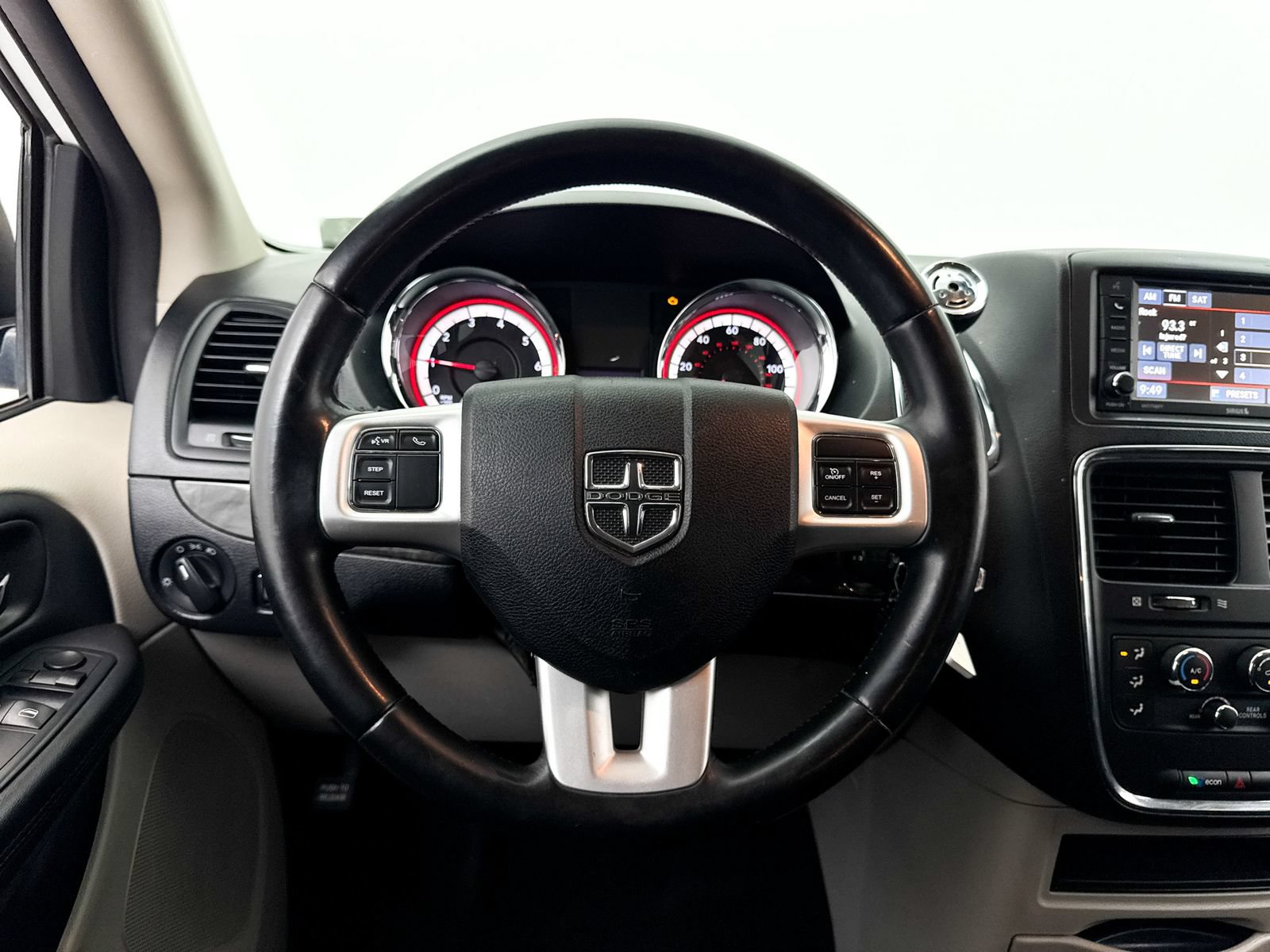 Used 2017 Dodge Grand Caravan SE w/ UConnect Hands-Free Group FWD image 25