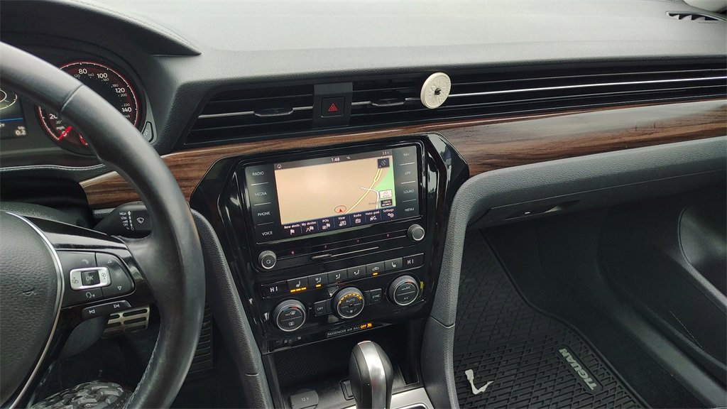 Used 2020 Volkswagen Passat 2.0T SEL image 19