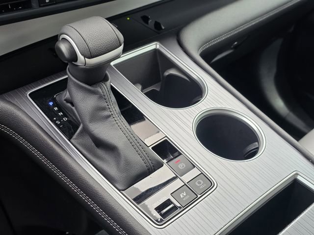 Used 2025 Toyota Sienna XLE w/ XLE Plus Package image 19