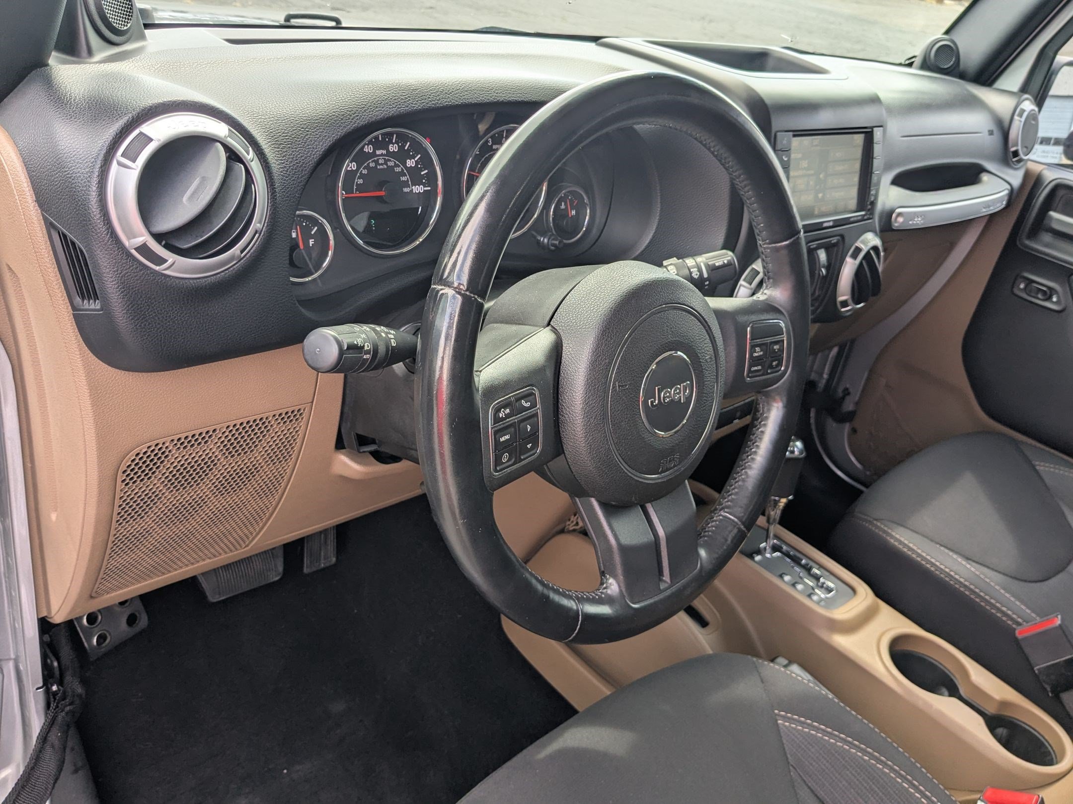 Used 2014 Jeep Wrangler Unlimited Sahara w/ Max Tow Package AWD/4WD image 17