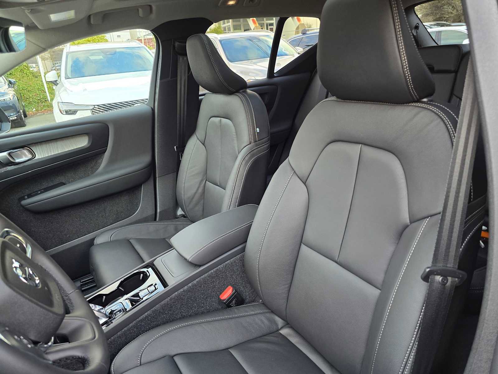 New 2026 Volvo XC40 B5 Plus w/ Protection Package Premier image 20