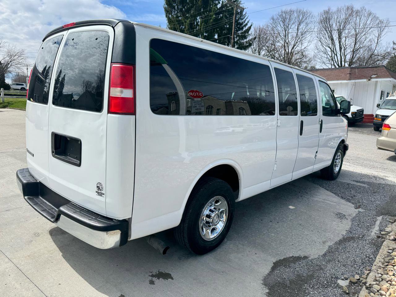 Used 2017 Chevrolet Express 3500 LT w/ LT Preferred Equipment Group RWD image 5