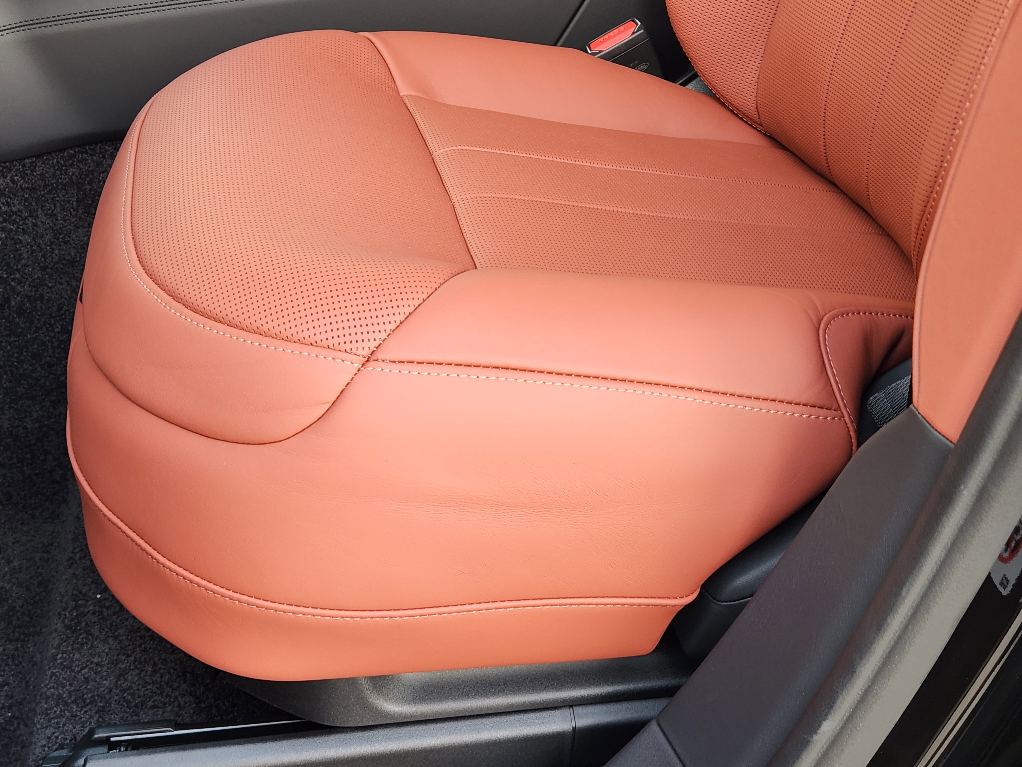 New 2025 Land Rover Range Rover SV image 23