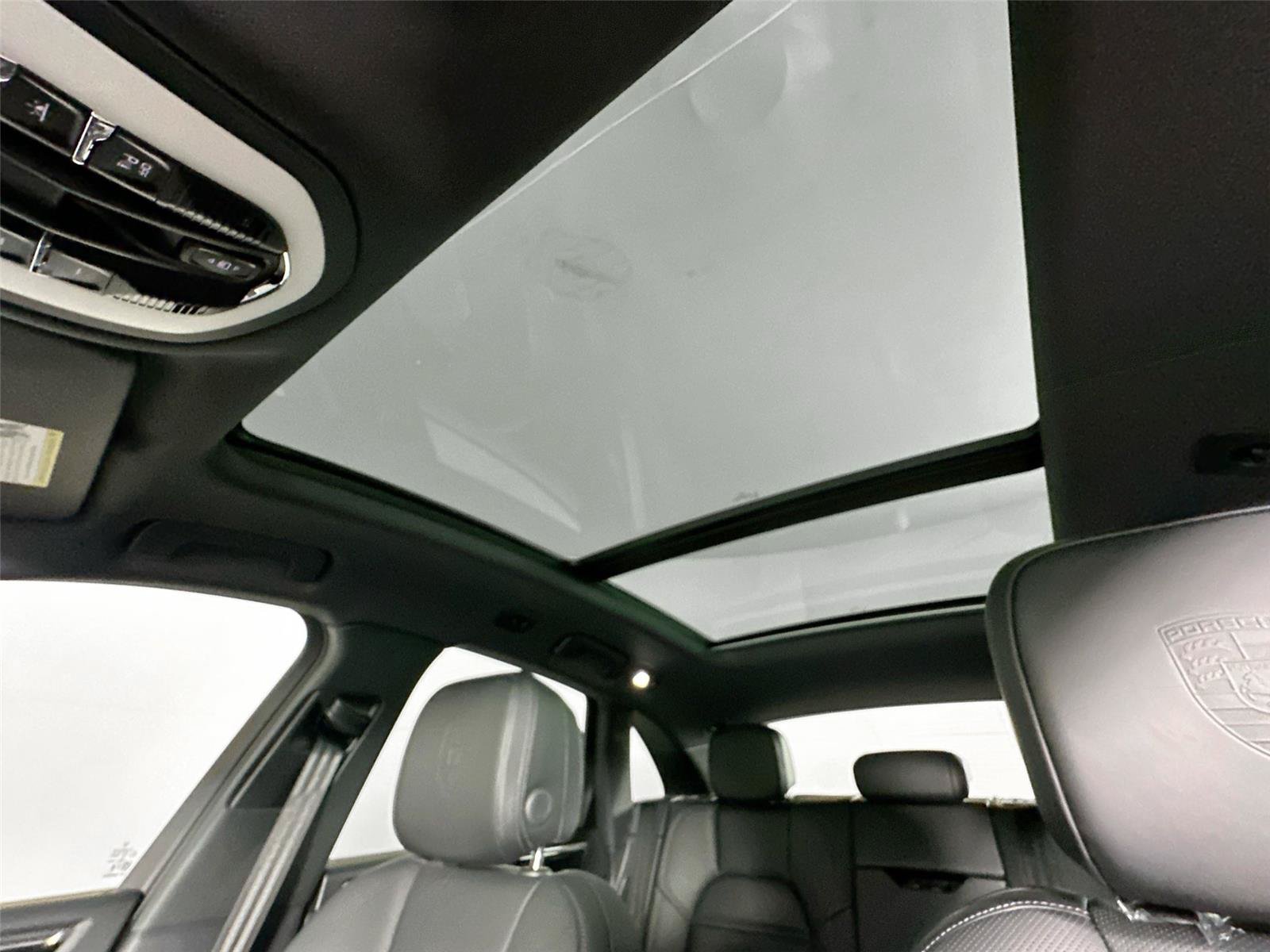 Certified 2026 Porsche Macan Turbo AWD/4WD image 26