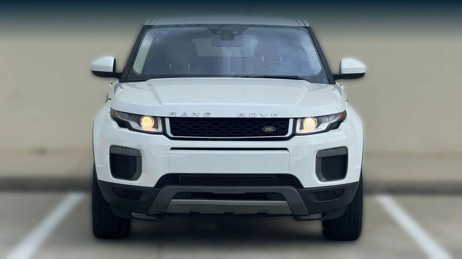 Used 2016 Land Rover Range Rover Evoque SE image 2