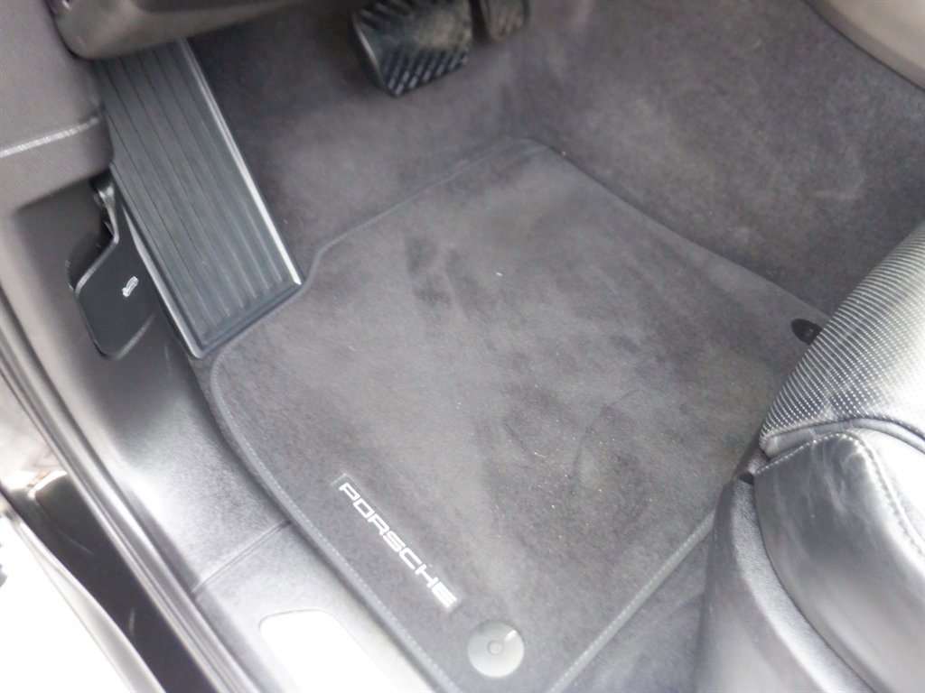 Used 2023 Porsche Cayenne Platinum Edition image 18