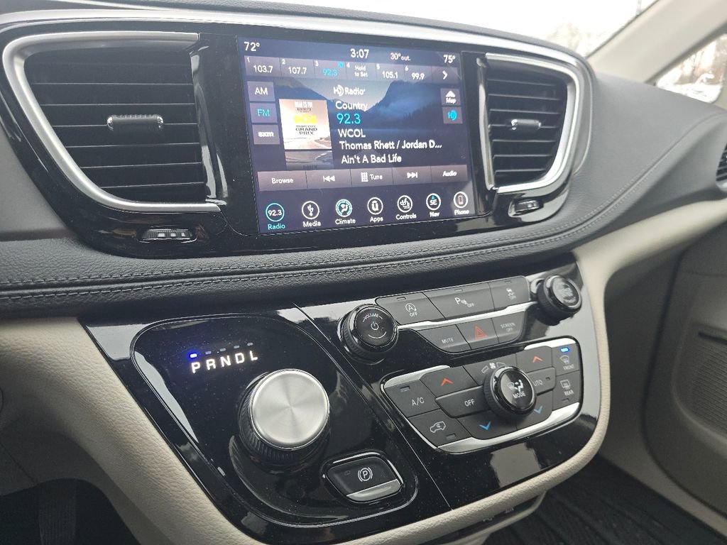 Used 2019 Chrysler Pacifica Limited w/ Tire & Wheel Group image 26