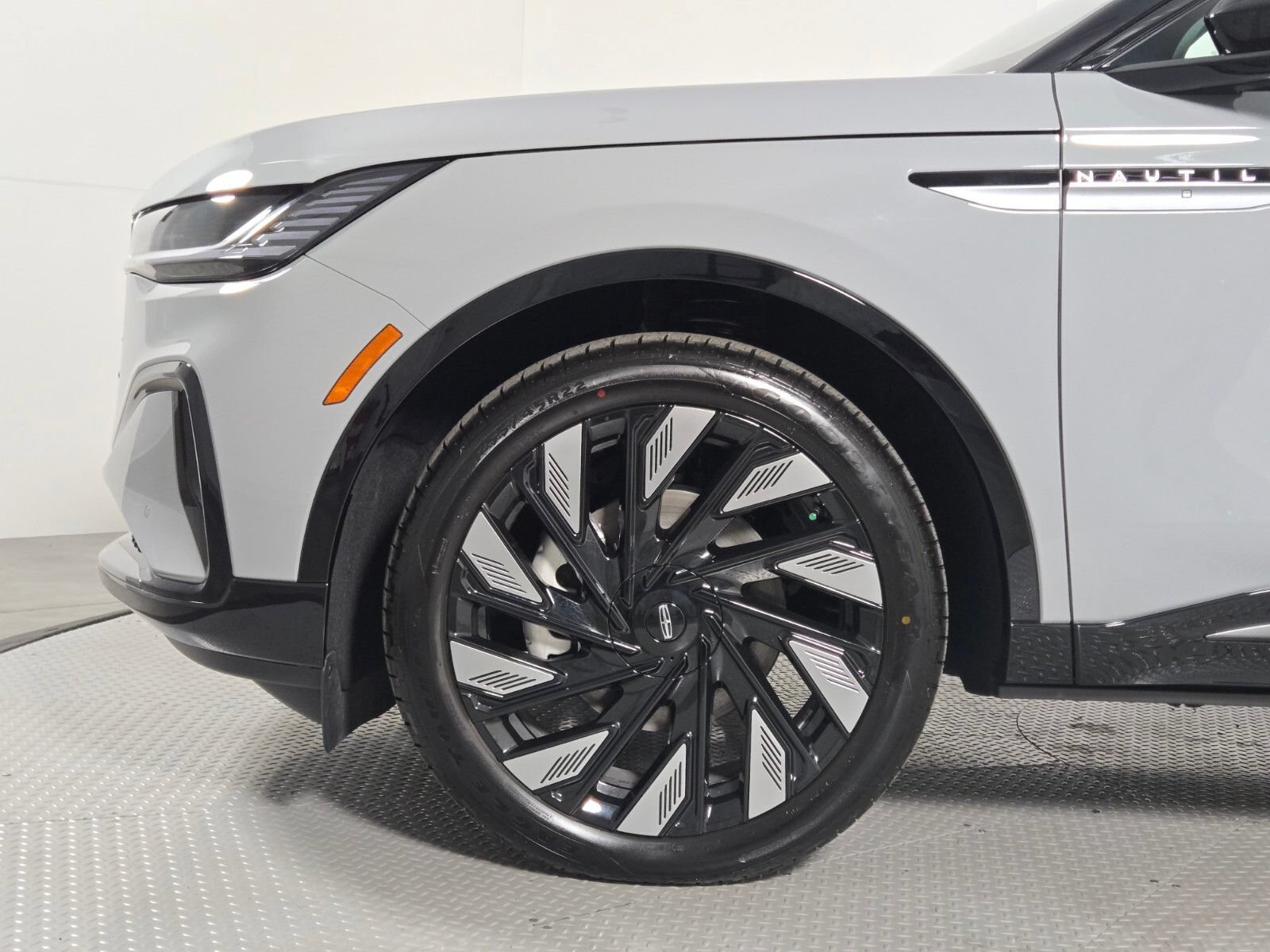 New 2026 Lincoln Nautilus Reserve w/ Jet Appearance Package AWD/4WD image 11