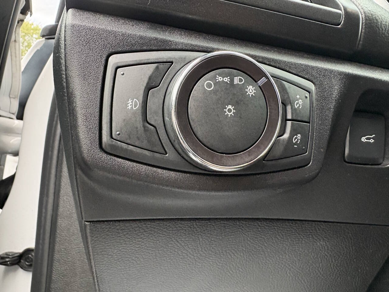 Used 2018 Ford Fusion Titanium FWD image 27