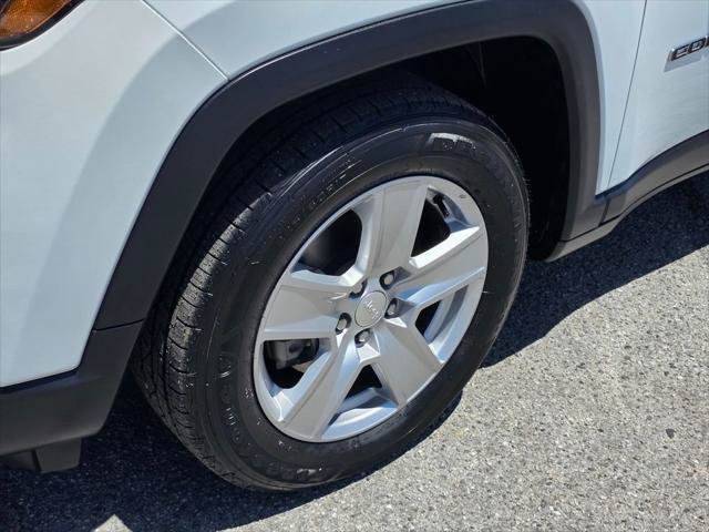 Certified 2022 Jeep Compass Latitude FWD image 11