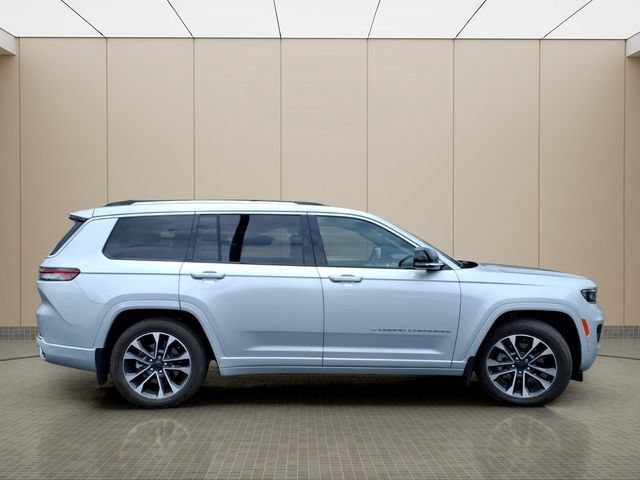Used 2023 Jeep Grand Cherokee L Overland w/ MOPAR Finishing Package AWD/4WD image 7