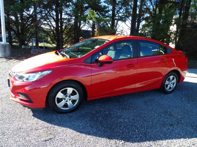 Used 2018 Chevrolet Cruze LS FWD image 1