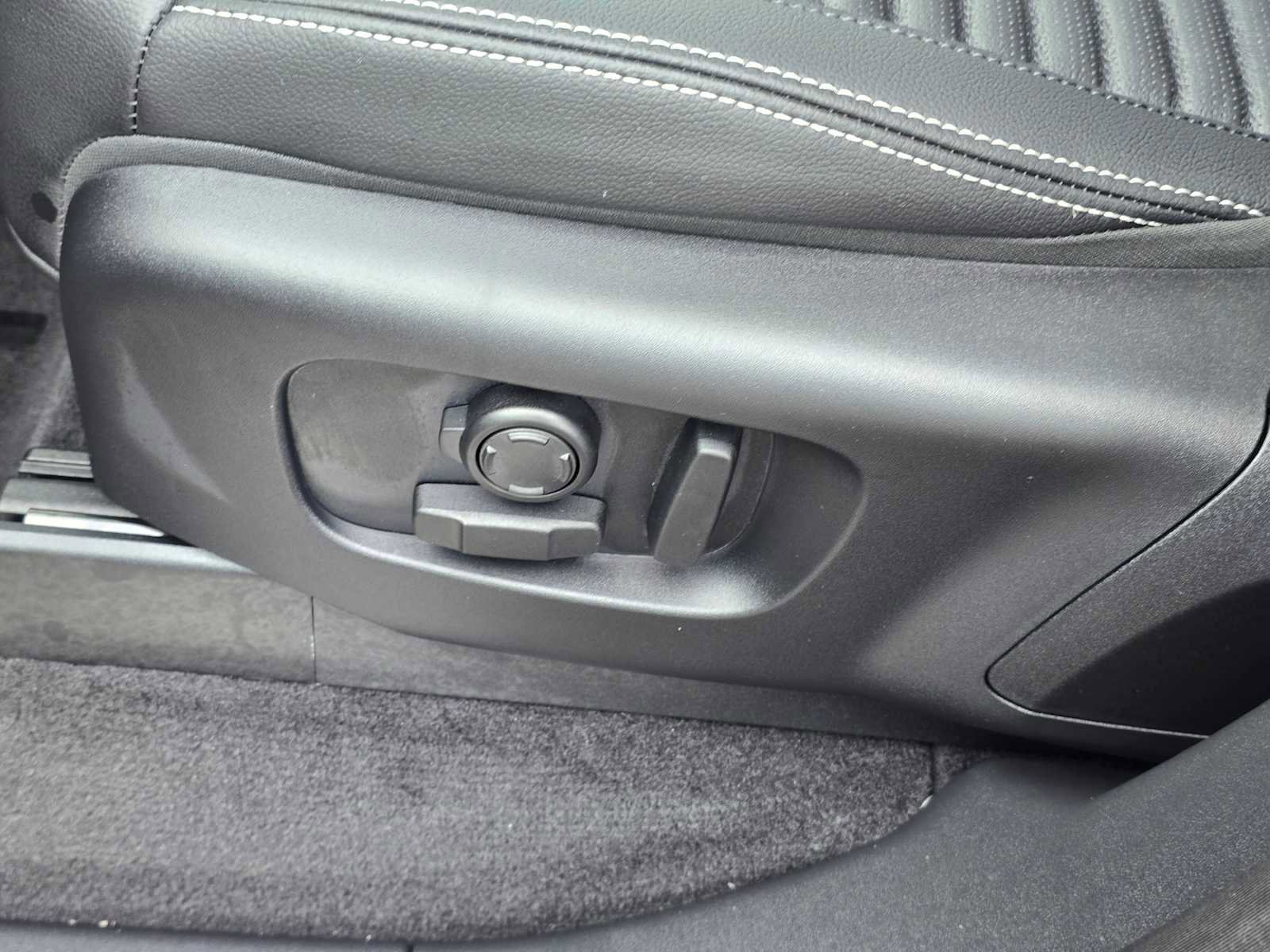 New 2025 Land Rover Discovery S image 26