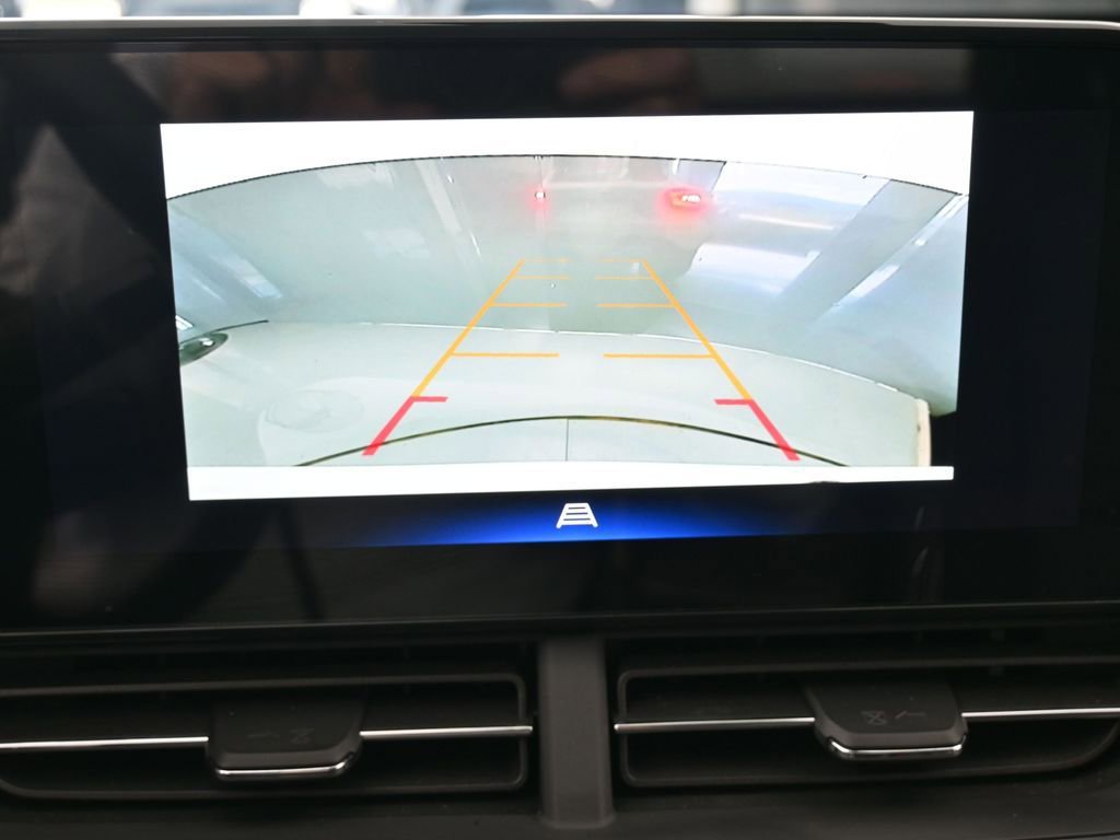 Used 2025 Chevrolet Trax LT w/ LT Convenience Package image 19