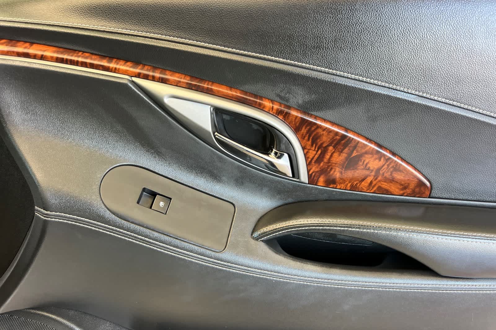Used 2013 Buick LaCrosse Leather FWD image 18