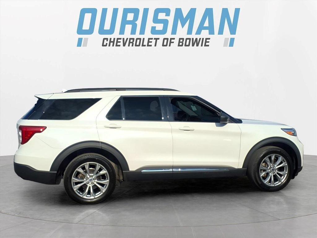 Used 2023 Ford Explorer XLT w/ Equipment Group 202A AWD/4WD image 2