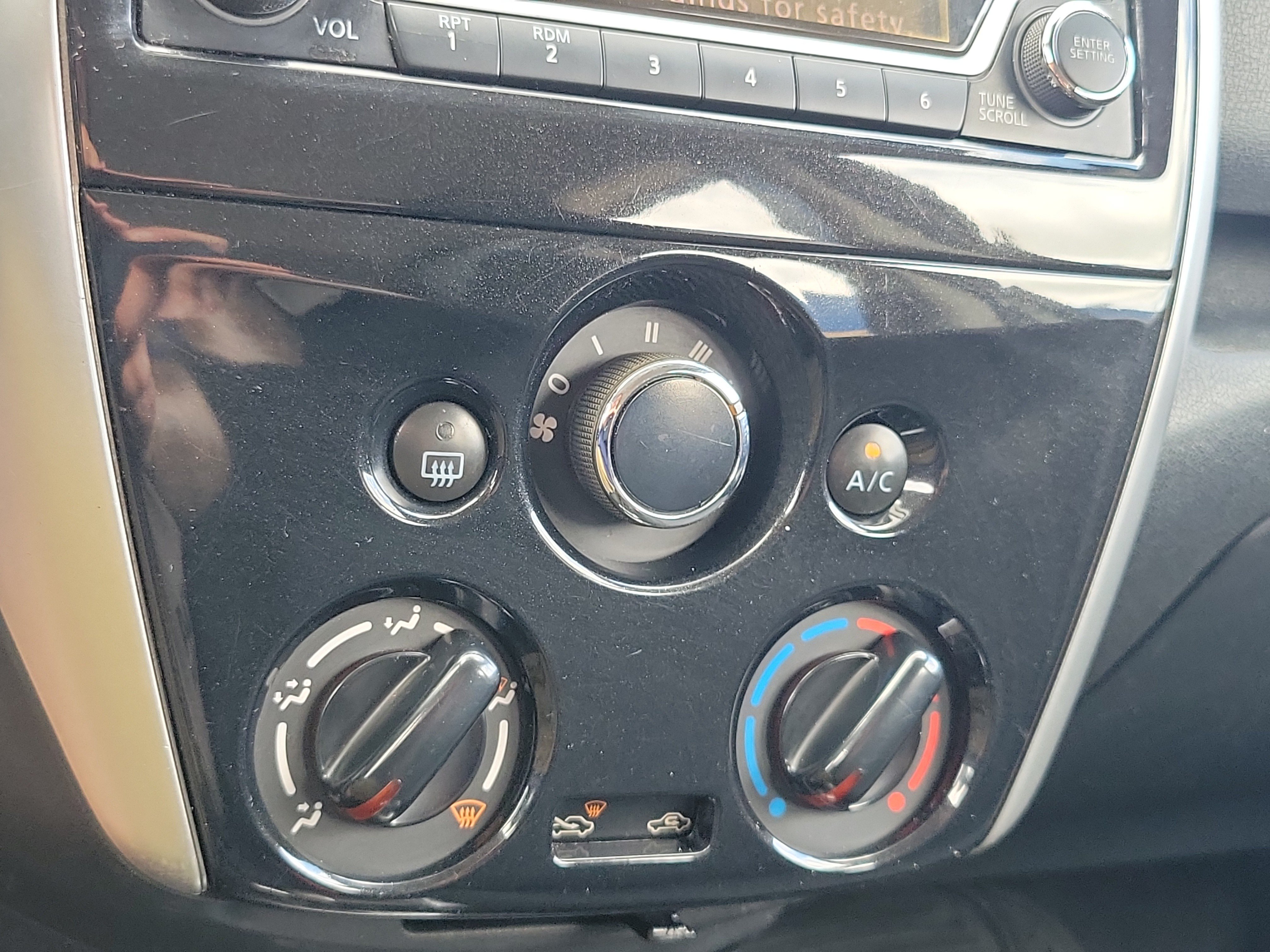 Used 2016 Nissan Versa Note SV FWD image 22