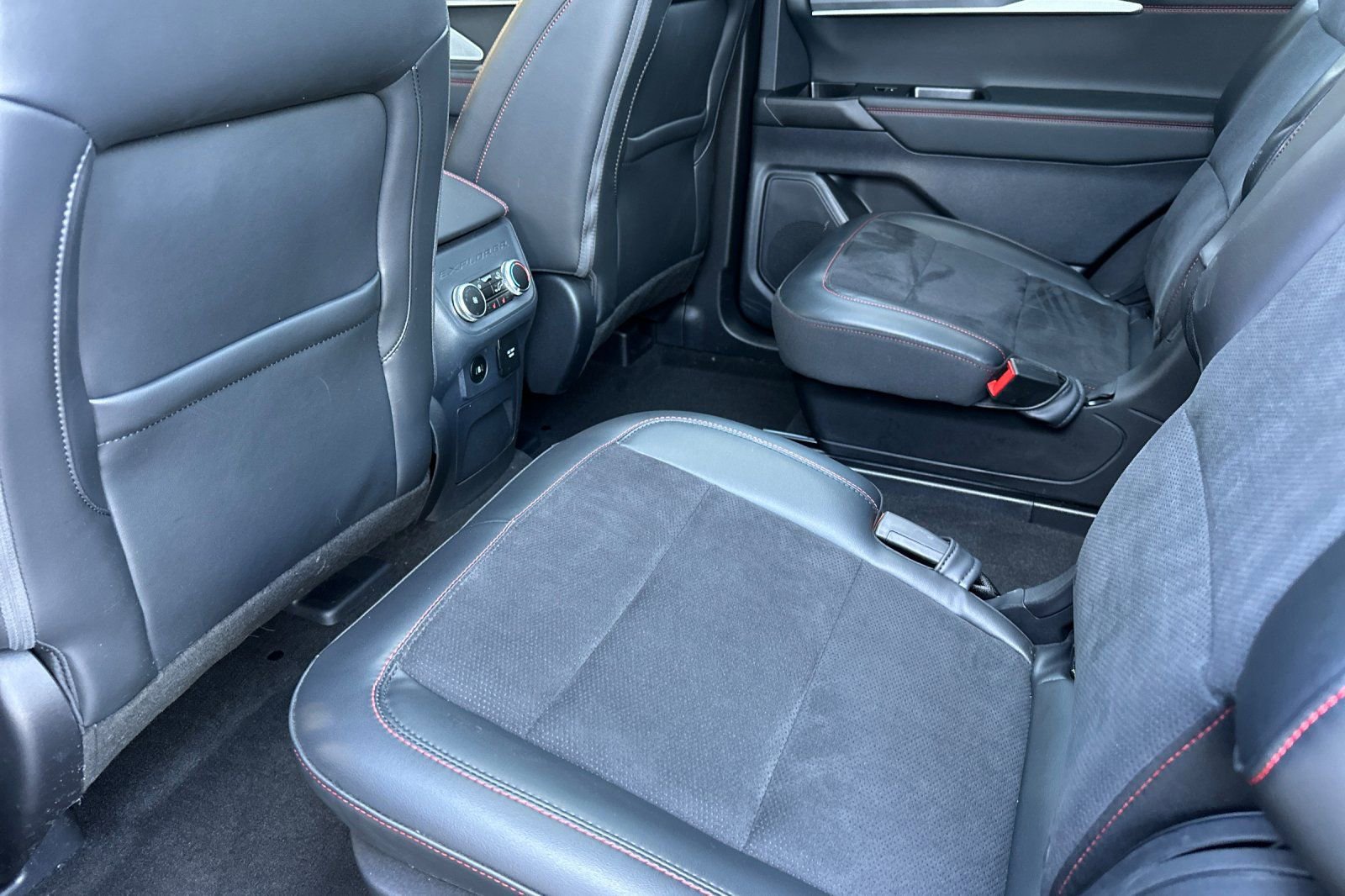 Used 2025 Ford Explorer ST image 11
