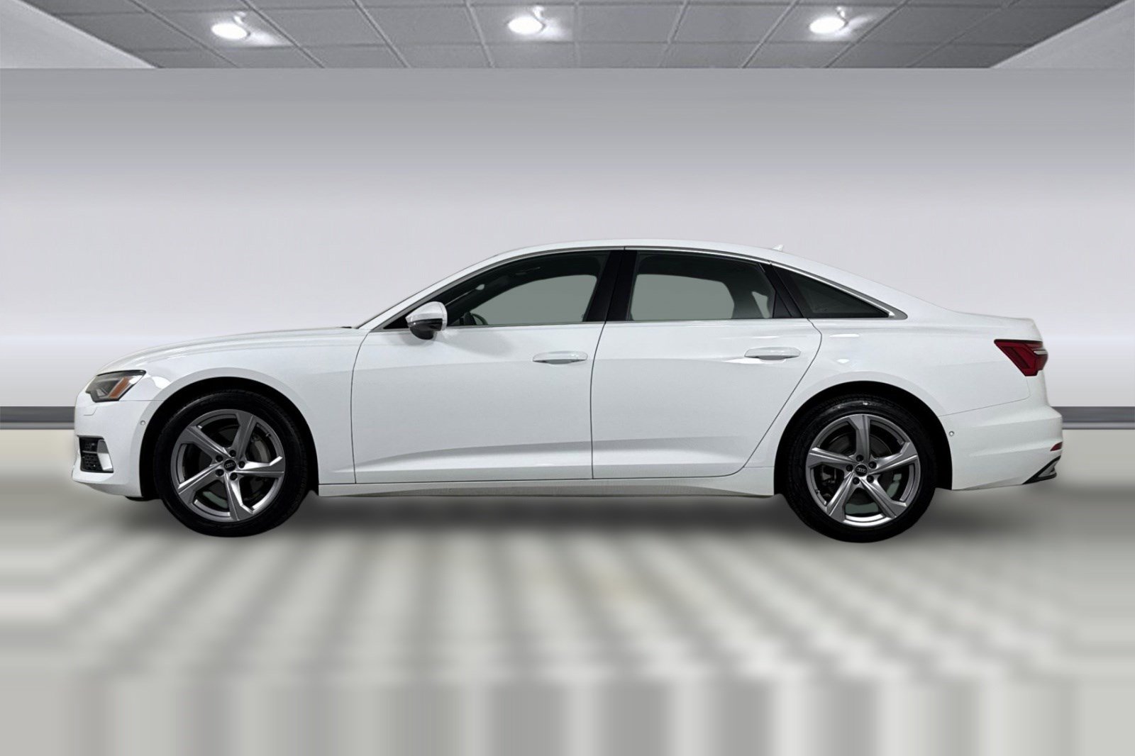 Used 2024 Audi A6 Premium Plus image 2