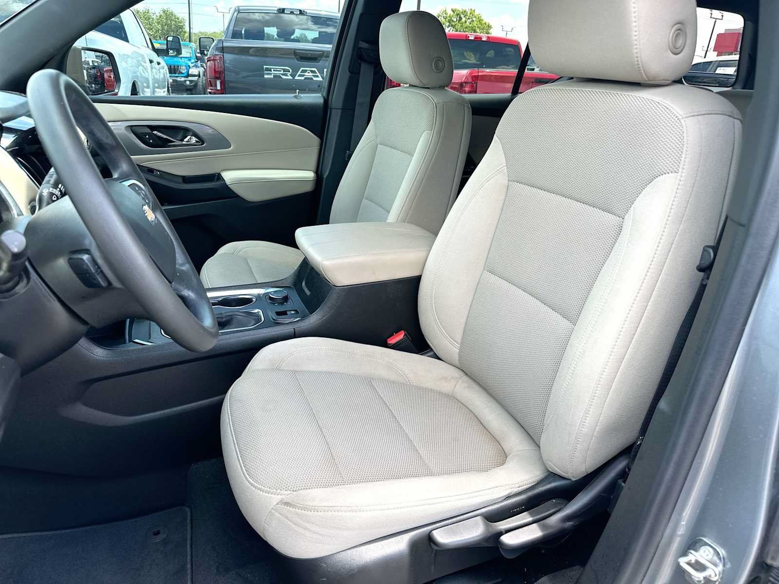 Used 2023 Chevrolet Traverse LS FWD image 17