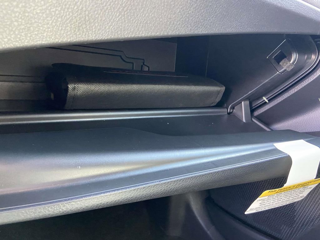 Used 2025 Toyota Camry SE image 30