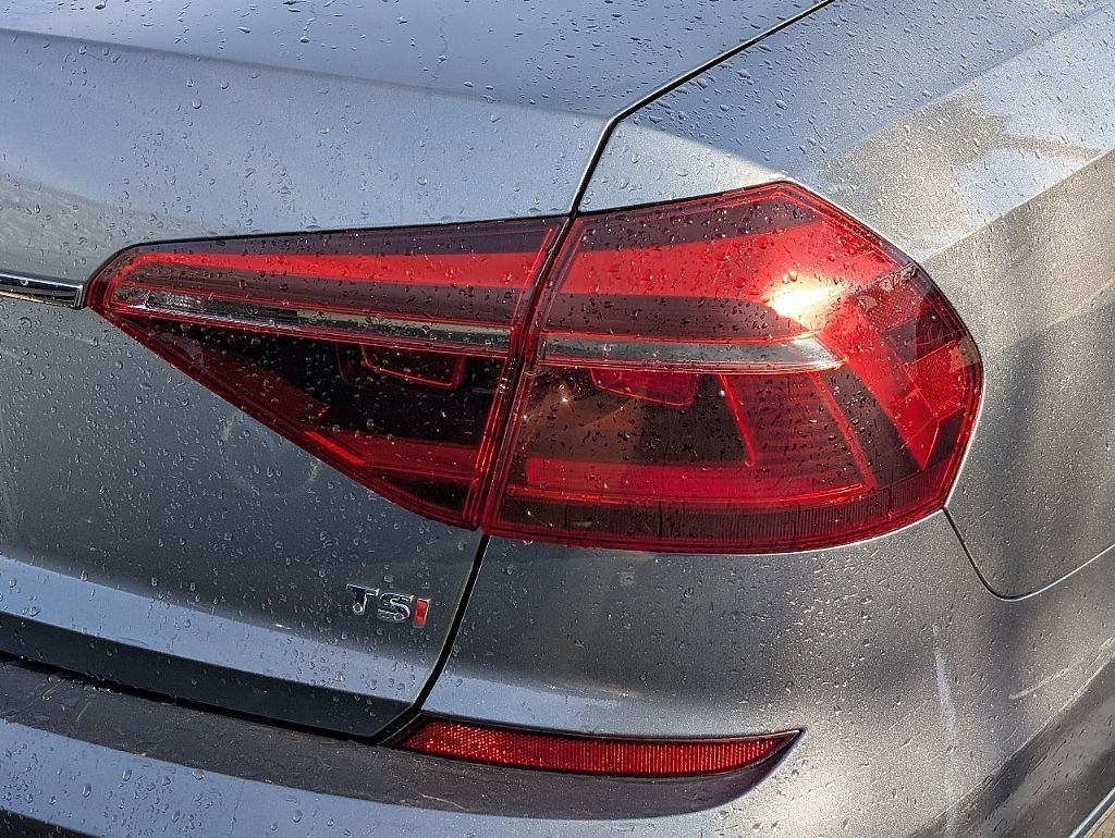 Used 2017 Volkswagen Passat 1.8T R-Line image 25