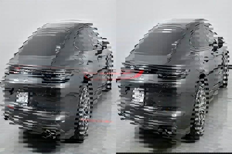 Used 2018 Porsche Panamera 4S image 11